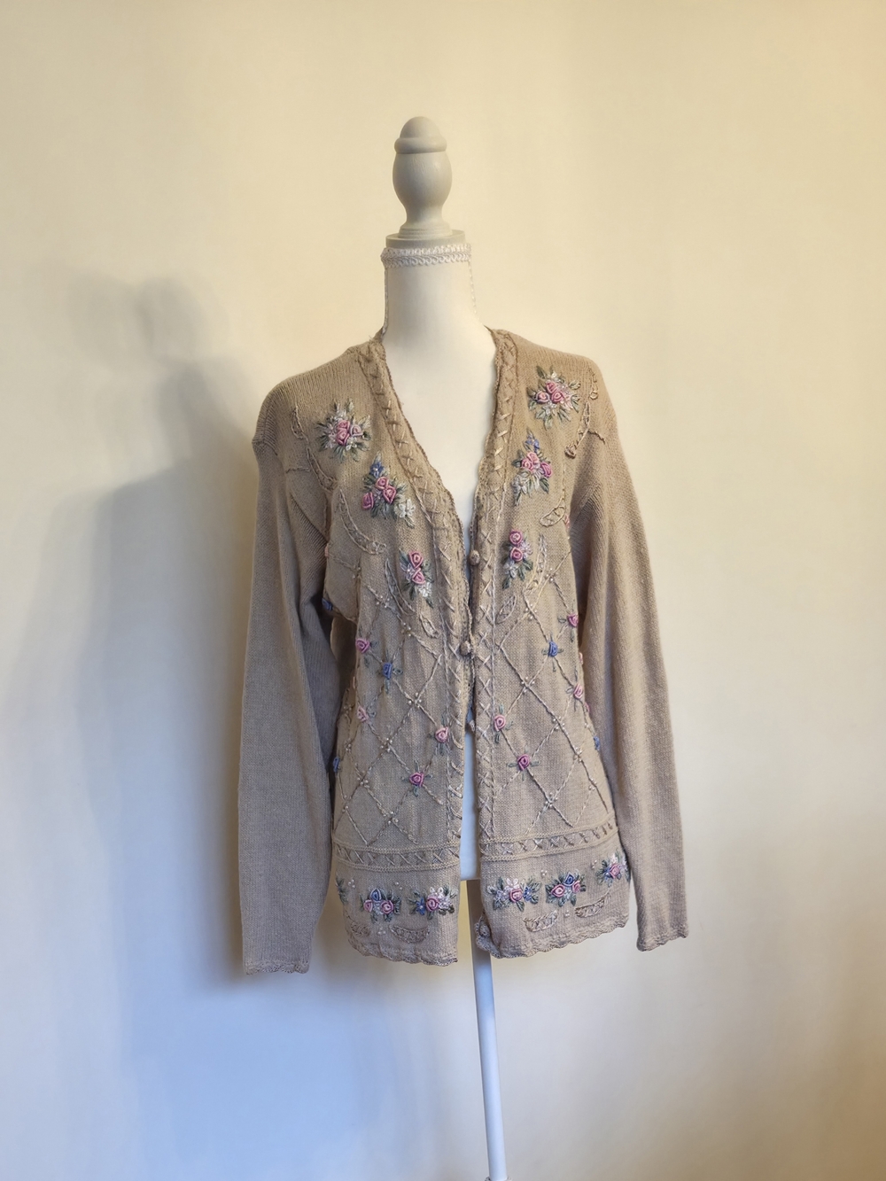 Carolyn Taylor Beige Embroidered V‑Neck Cardigan with Pink & Blue Flowers